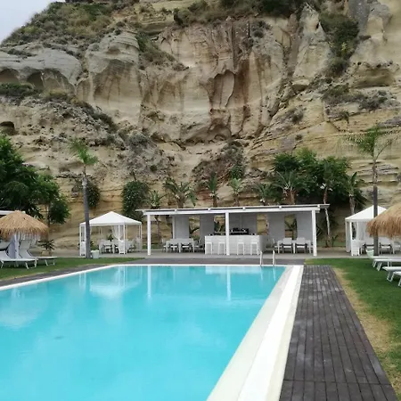 Borgo Di Riaci Beach Resort 4*