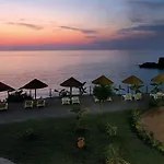 Borgo Di Riaci Beach Resort