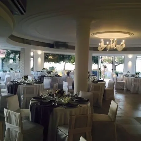 Borgo Di Riaci Beach Resort Hotel