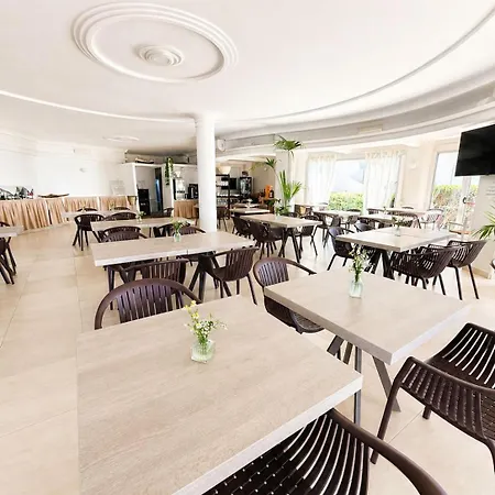 Borgo Di Riaci Beach Resort Hotel