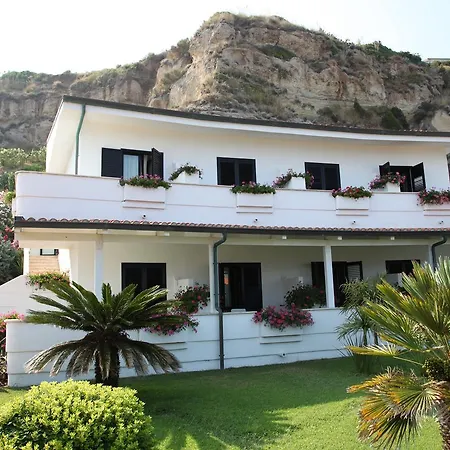 Borgo Di Riaci Beach Resort Hotel 4*