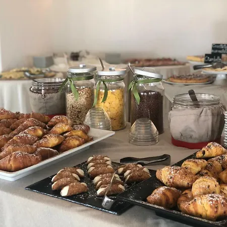 Borgo Di Riaci Beach Resort Hotel