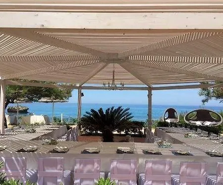 Hotel Borgo Di Riaci 4*